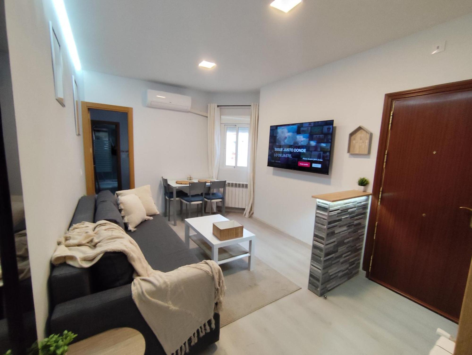 Cozy Apartment In The Heart Of Мадрид Екстериор снимка