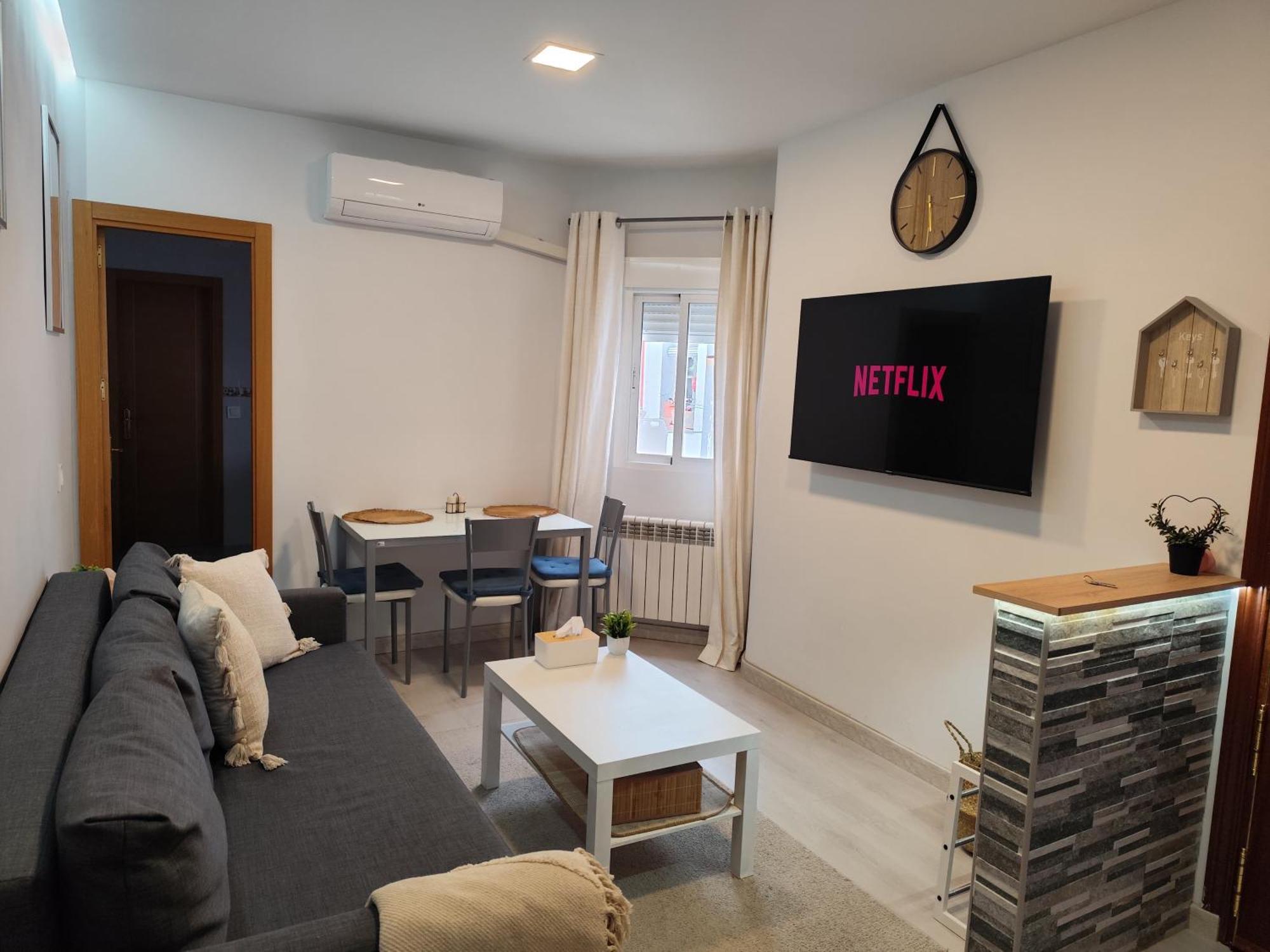 Cozy Apartment In The Heart Of Мадрид Екстериор снимка
